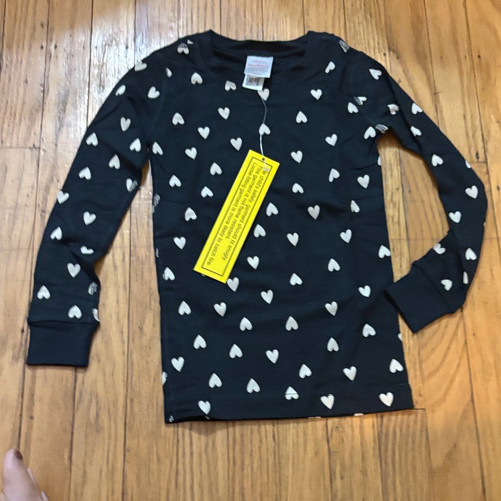 *Hanna Andersson HannaSoft Black Pajama Set with White Heart Print - Picture 4 of 5